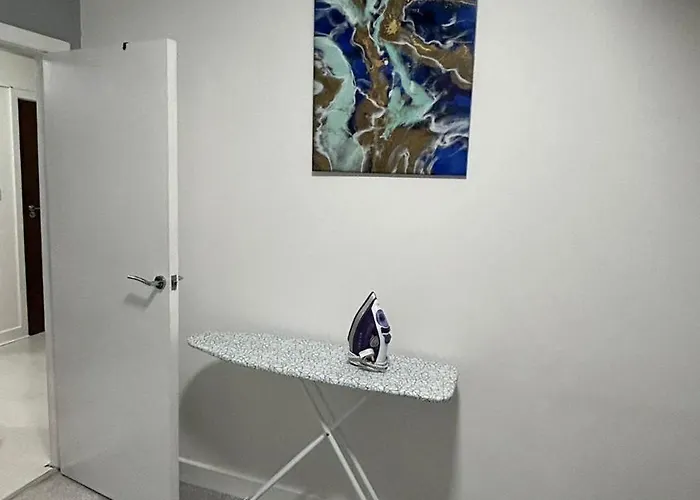 Bright, Modern & Comfortable 2-bedroom Apartment Manchester