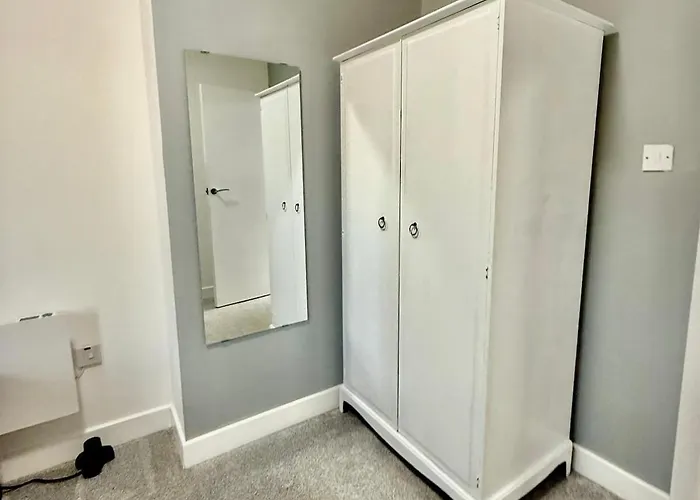 Bright, Modern & Comfortable 2-bedroom