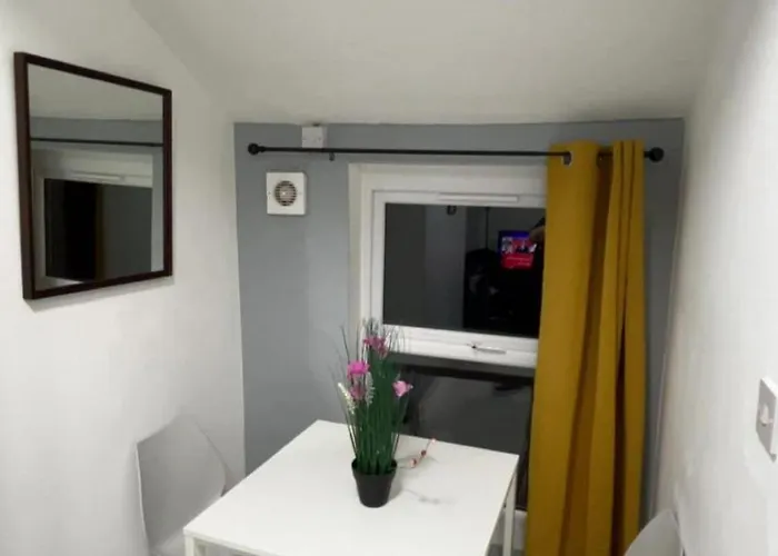Bright, Modern & Comfortable 2-bedroom * Manchester