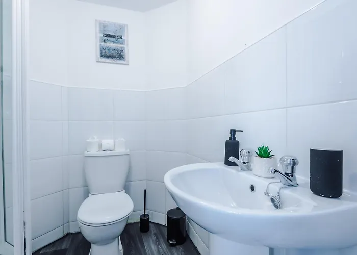 Salford Urban Escape - Stylish Allure Modern 2Br Stay For 6 - Smart Business Or Work Ready By Parydise Properties 아파트 맨체스터