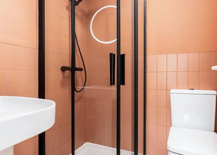 6-bedroom, 6-bathroom Contractor Μάντσεστερ