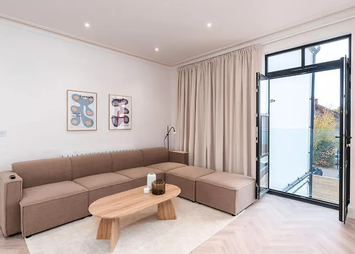 6-bedroom, 6-bathroom Contractor