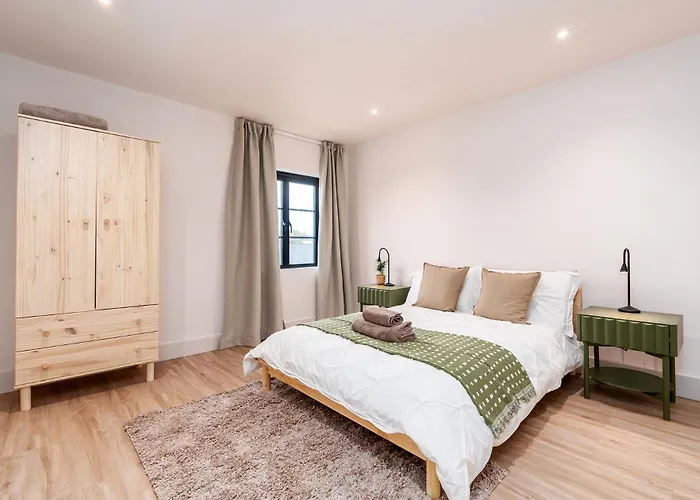 6-bedroom, 6-bathroom Contractor