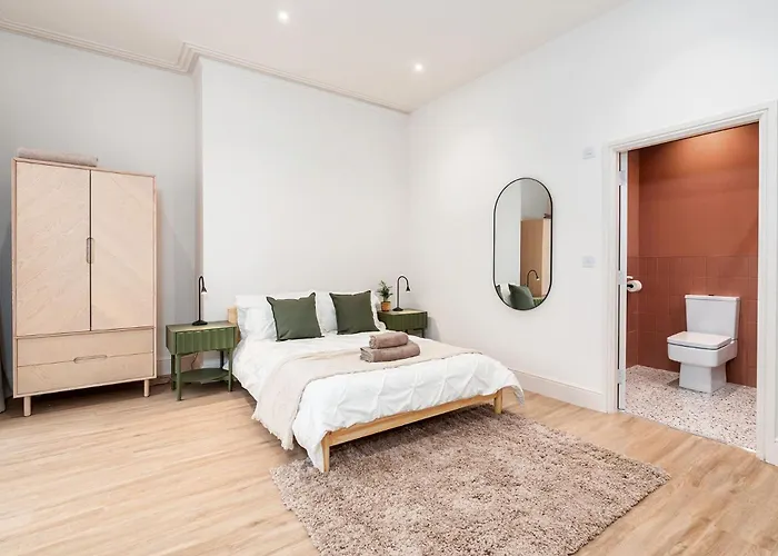 6-bedroom, 6-bathroom Contractor *