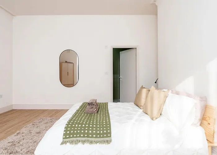 6-bedroom, 6-bathroom Contractor