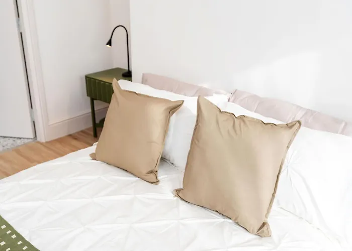 6-bedroom, 6-bathroom Contractor