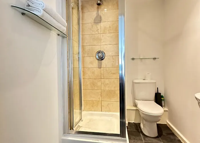 Lejlighed 2 Bed Ensuite With Balcony And Free Onsite Secure Parking *