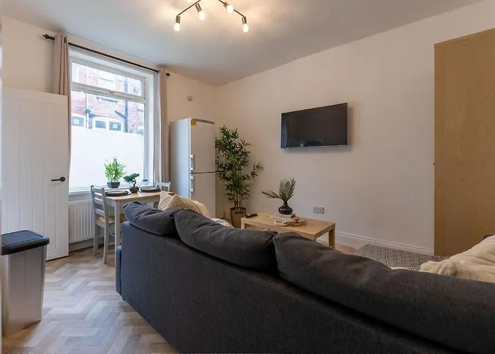 Luxury 1-bed Near Centre And North General Hospital Daire *