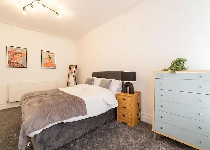 Daire Luxury 1-bed Near Centre And North General Hospital *