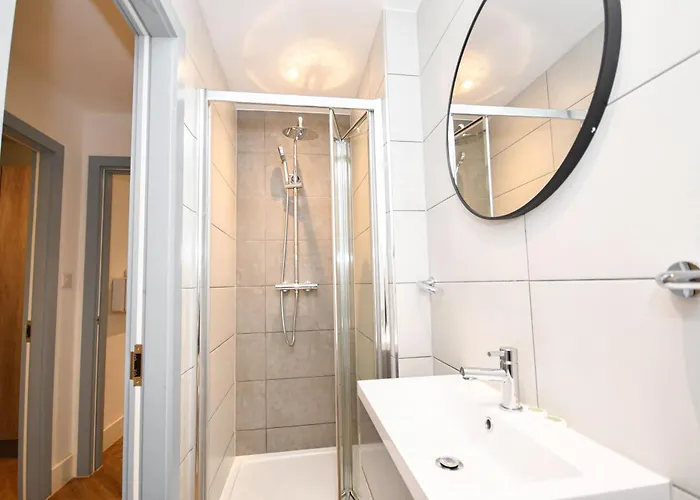 Sleek 2bed Flat In W Security Daire *