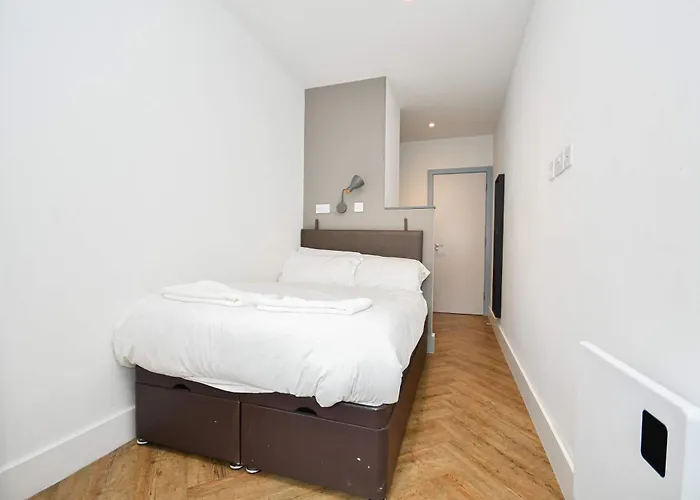 Sleek 2bed Flat In W Security Daire Manchester