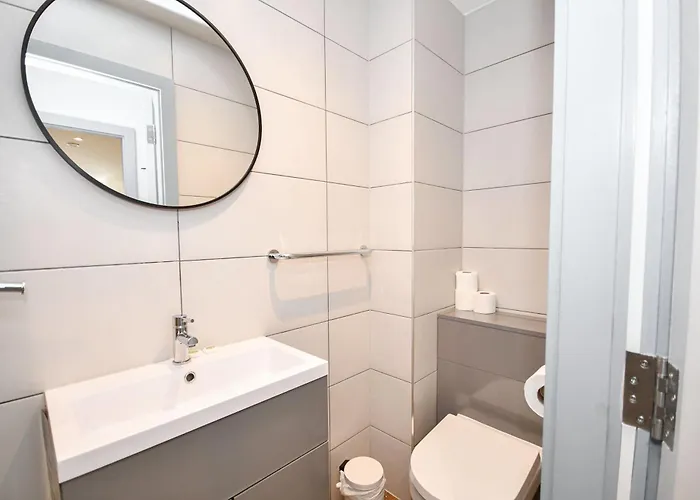 Sleek 2bed Flat In W Security Manchester