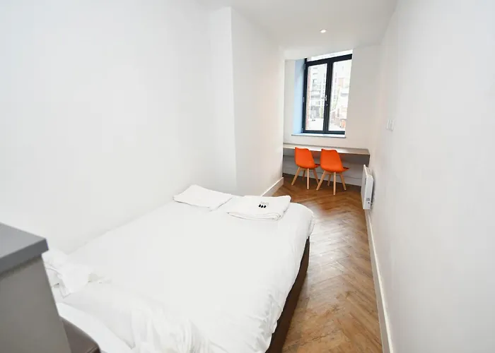 Sleek 2bed Flat In W Security Manchester