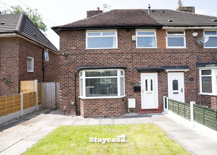 Tatil Evi 3-bedroom House W Free Parking, Near Man Airport! *