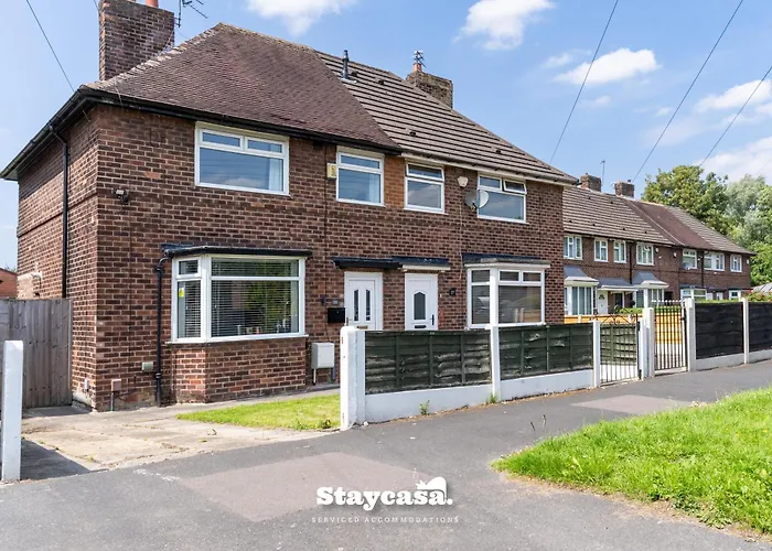 3-bedroom House W Free Parking, Near Man Airport! *