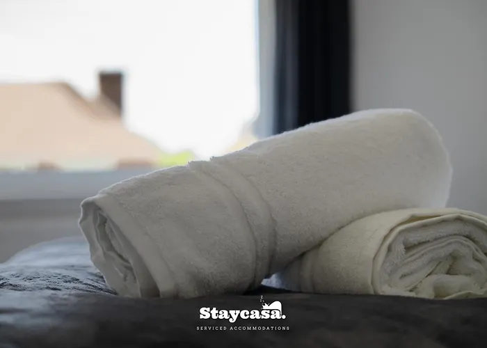 Tatil Evi 3-bedroom House W Free Parking, Near Man Airport! *