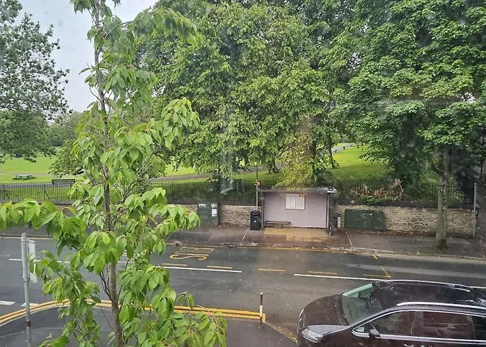 Full With Free Parking In Moss Bank, Crumpsall, 펜션 맨체스터