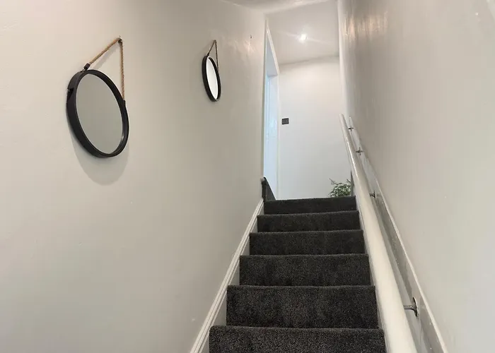 Near Etihad Stadium Bed & Breakfast 3*