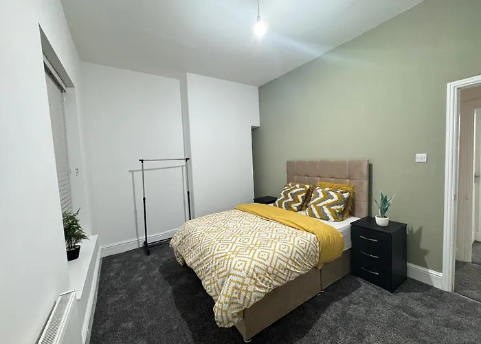 Near Etihad Stadium Bed & Breakfast 3*