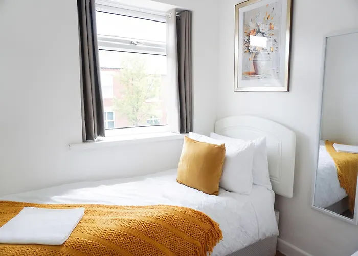 Spacious 3br Weekend Getaway Near Etihad And Coop Live - Free Parking! Ferienhaus