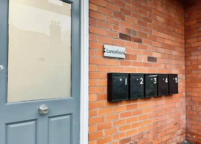 Victorian Wfh Haven With Free Parking