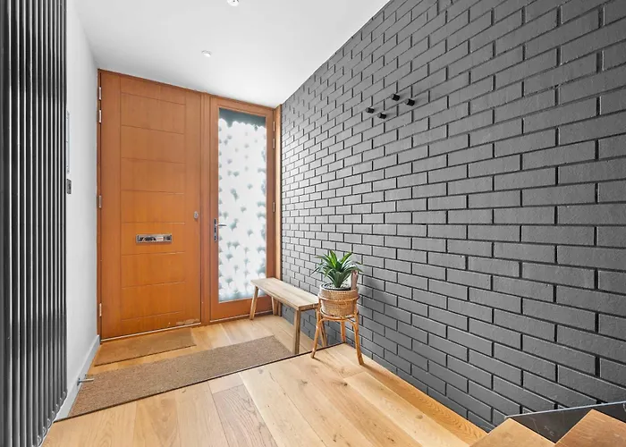 Stunning Luxury Townhouse In Centre Of Feriehus