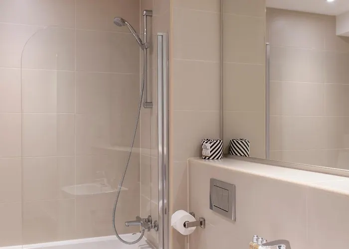 Cove Minshull Street 4*