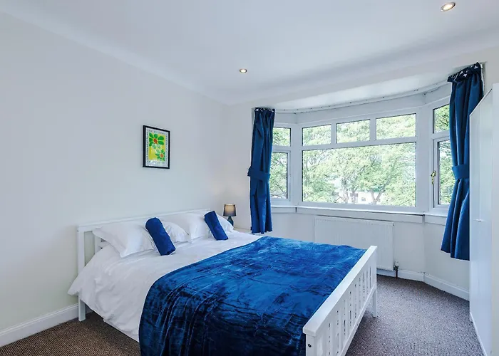 3 Bedroom In Prestwich 15 Mins From Centre Garden Free Parking Superfast Wifi Netflix Дом отдыха *