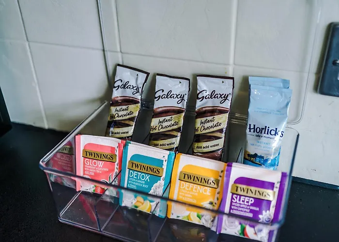 3 Bedroom In Prestwich 15 Mins From Centre Garden Free Parking Superfast Wifi Netflix