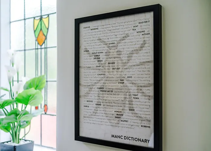 Дом отдыха 3 Bedroom In Prestwich 15 Mins From Centre Garden Free Parking Superfast Wifi Netflix