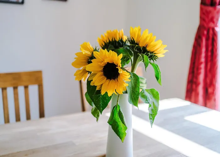 3 Bedroom In Prestwich 15 Mins From Centre Garden Free Parking Superfast Wifi Netflix Дом отдыха