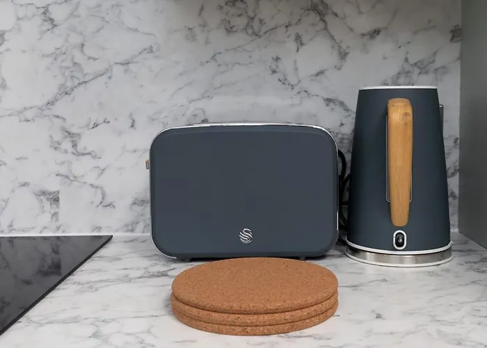 Free Parking The Quays- Sleeps 8 By Genesis Living * Manchester