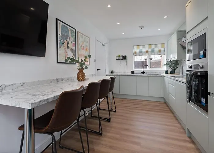 Free Parking The Quays- Sleeps 8 By Genesis Living * Manchester