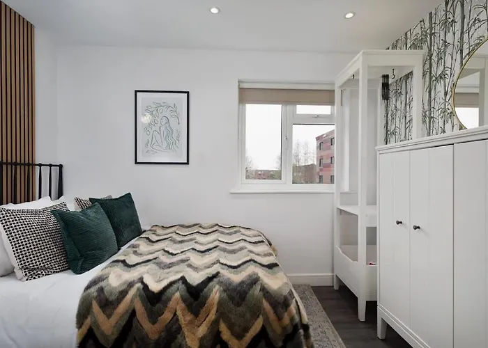 Free Parking The Quays- Sleeps 8 By Genesis Living * Manchester