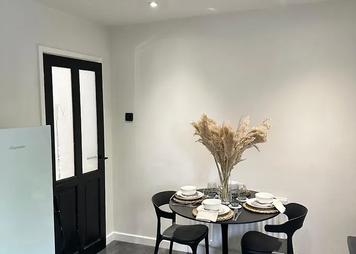 Dom wakacyjny Convenient House By Ankers Contractors With Free Parking