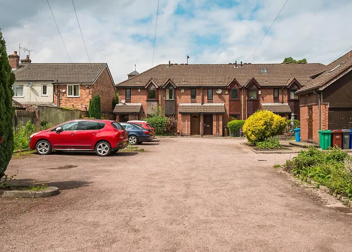 Modern 2 Bedroom House With Parking