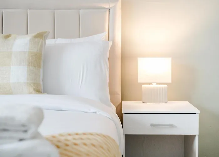 Modern 2 Bedroom House With Parking Сasa de vacaciones Mánchester