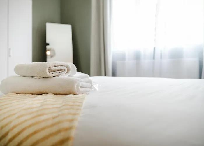 Сasa de vacaciones Modern 2 Bedroom House With Parking