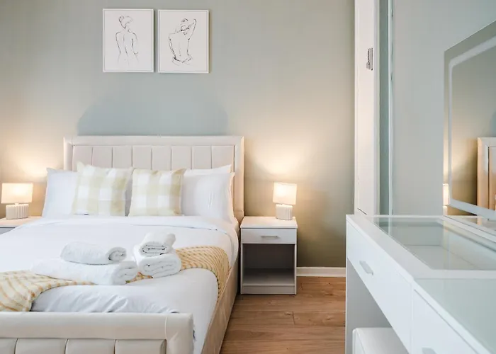 Modern 2 Bedroom House With Parking * Mánchester