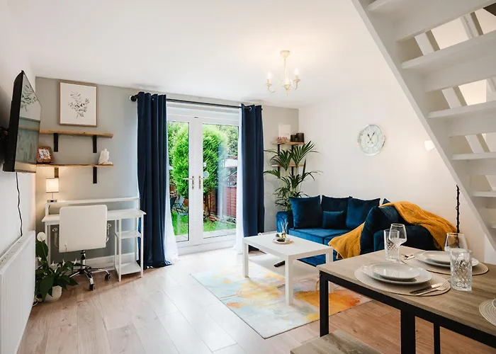 Modern 2 Bedroom House With Parking * Mánchester