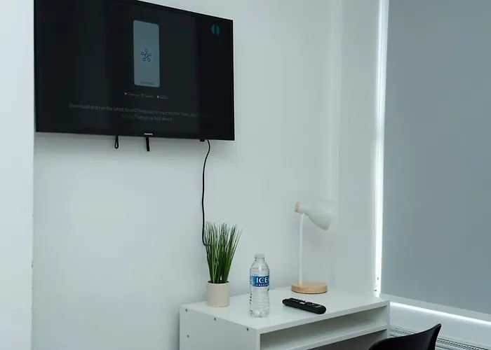 4 Bed Failsworth - 3 Bathrooms - Free Parking - Mon-fri - Ideal For Contractors And Families Сasa de vacaciones