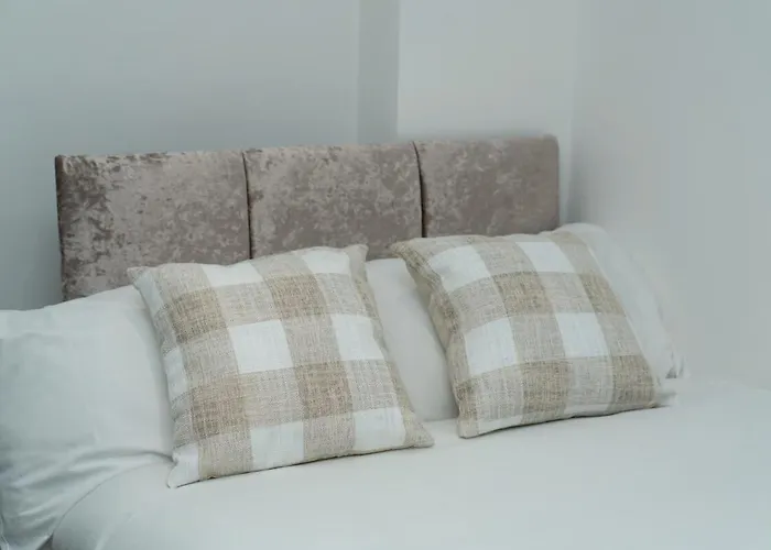 4 Bed Failsworth - 3 Bathrooms - Free Parking - Mon-fri - Ideal For Contractors And Families Сasa de vacaciones Mánchester