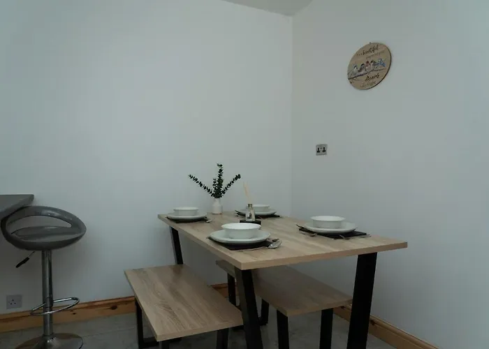 4 Bed Failsworth - 3 Bathrooms - Free Parking - Mon-fri - Ideal For Contractors And Families Сasa de vacaciones