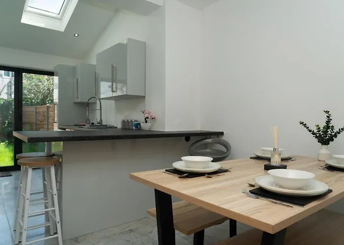 4 Bed Failsworth - 3 Bathrooms - Free Parking - Mon-fri - Ideal For Contractors And Families * Mánchester