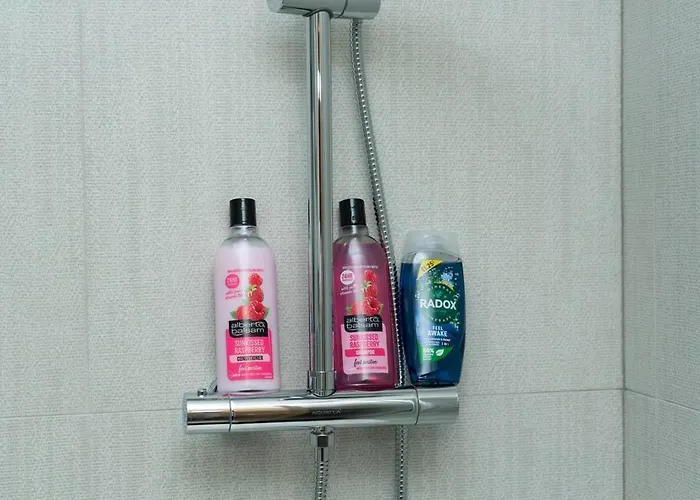 4 Bed Failsworth - 3 Bathrooms - Free Parking - Mon-fri - Ideal For Contractors And Families * Mánchester