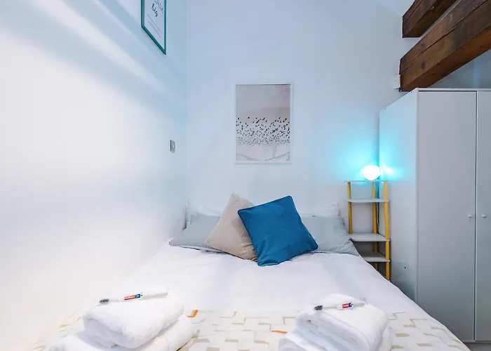 Mcr 2br 2ba, Parking, Wifi, Full Kitchen