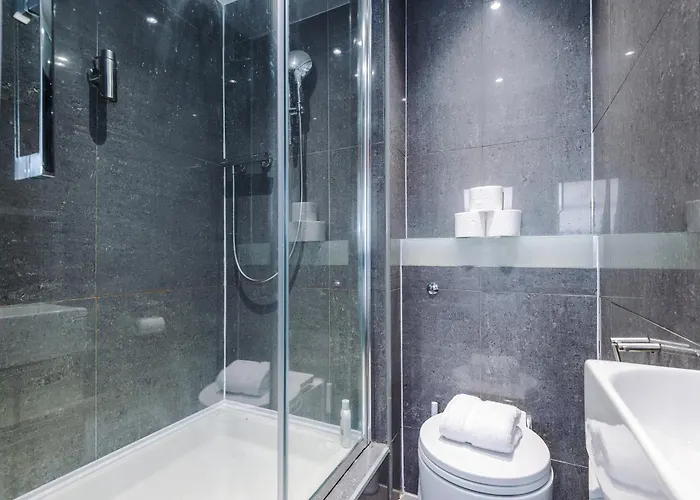 Daire Mcr 2br 2ba, Parking, Wifi, Full Kitchen *