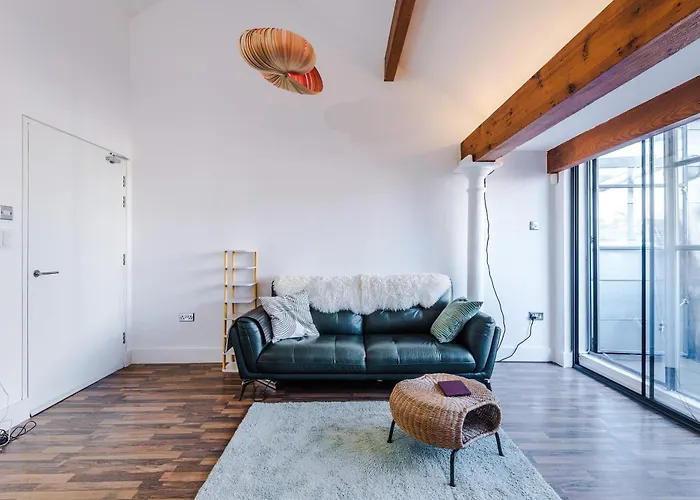 Mcr 2br 2ba, Parking, Wifi, Full Kitchen