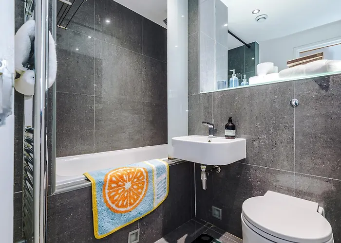 Daire Mcr 2br 2ba, Parking, Wifi, Full Kitchen