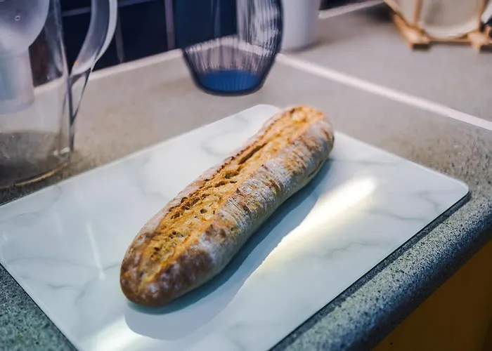 Mcr 2br 2ba, Parking, Wifi, Full Kitchen Daire